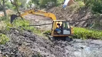 உடையார்பாளையம்: காரைக்குறிச்சி கிராமத்தில் 28 லட்ச ரூபாய் மதிப்பீட்டில் பொன்னாற்று பாசன வாய்க்கால் தூர்வாரும் பணி தொடக்கம்