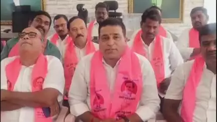వీణవంక: రేపు ఎల్కాతుర్తిలో BRS పార్టీ ఆధ్వర్యంలో నిర్వహిస్తున్న రజతోత్సవ బహిరంగ సభను విజయవంతం చేయాలి మాజీ ZPTC సాదవ రెడ్డి