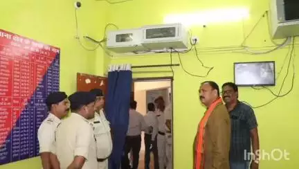 कैबिनेट मंत्री श्याम बिहारी जायसवाल ने खड़गवां थाने का किया निरीक्षण, भवन मरम्मत के दिए निर्देश