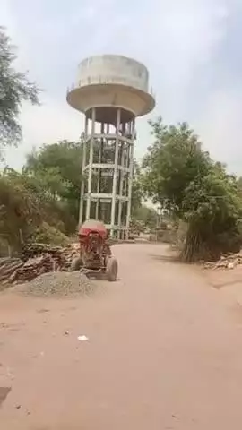 चिल्ला मे नया पुल का निर्माण प्रगति में चल रहा है दूसरा बोर हो रहा है