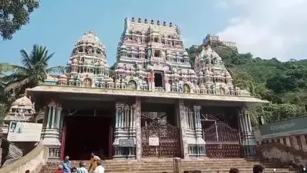 திருக்கழுக்குன்றம்: வேதகிரீஸ்வரா் கோயிலில் மே ஒன்றாம் தேதி சித்திரை விழா கொடியேற்றம்