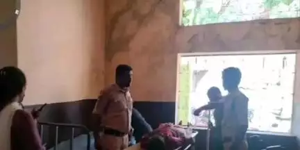 గాంధారి: గాంధారిలో బోరు మోటార్ వద్ద నీరు తాగేందుకు వెళ్లిన వ్యక్తికి విద్యుత్ షాక్, ఆసుపత్రికి తరలింపు