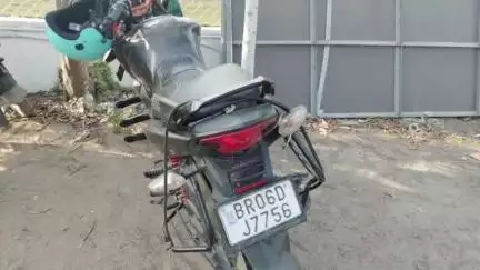 मरवन: मरवण में रिलायंस पेट्रोल पंप के पास डंपर की टक्कर से दो बाइक सवार घायल