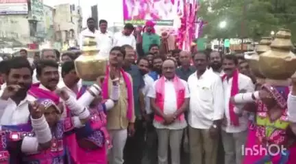 చిల్పూర్: పబ్లిక్ గార్డెన్ ముందు ప్రబా బండ్లను ప్రారంభించిన మాజీ ఎమ్మెల్యే చల్ల ధర్మ రెడ్డి