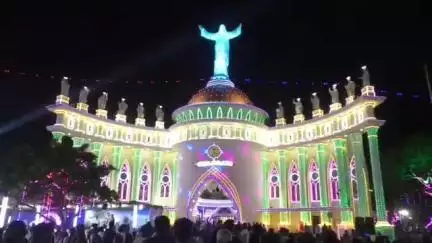 மாதவரம்: மாதவரம் புனித செபஸ்தீர் ஆலயத்தின் 73 ஆம் ஆண்டு பெருவிழா தேர் பவனி விமர்சையாக நடைபெற்றது
