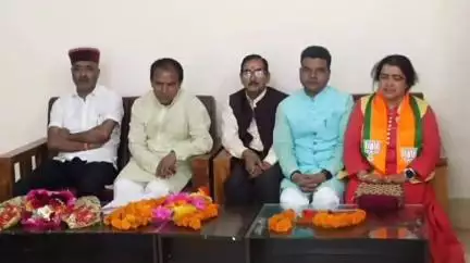 चिन्यालीसौड़: कैबिनेट मंत्री धन सिंह रावत ने चिन्यालीसौड पहुंचकर आगामी चारधाम यात्रा को लेकर स्वास्थ्य विभाग की समीक्षा बैठक की