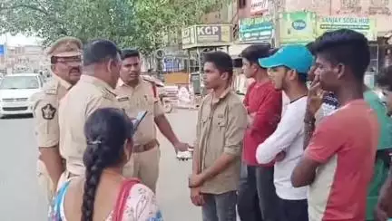 మచిలీపట్నం: గుడివాడలో మైనర్లకు కౌన్సెలింగ్ ఇచ్చిన పోలీసులు