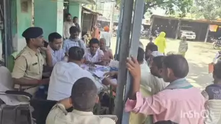 पलासी: पलासी थाना परिसर में जनता दरबार में एक मामले का निष्पादन किया गया