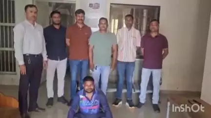 ડોલવણ: વાંકલા ગામની સીમમાં આવેલી દુકાનમાંથી SOG પોલીસે વિસ્ફોટક પ્રદાર્થ સાથે એક ઈસમને ઝડપી લીધો