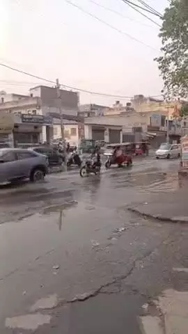 delhi sarkr ka wada poora ho ra he delhi ko jheelon ka Shahar bana rahi he triple injan Sarkar