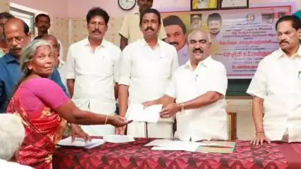 செஞ்சி: செஞ்சி ஊராட்சி ஒன்றிய அலுவலகத்தில் 1 கோடியே 56 லட்சத்து 46 ஆயிரத்தி 400 ரூபாய் மதிப்பீட்டில் கலைஞர் கனவு இல்லம் திட்டத்தின் கீழ் வீடு கட்டும் உத்தரவு