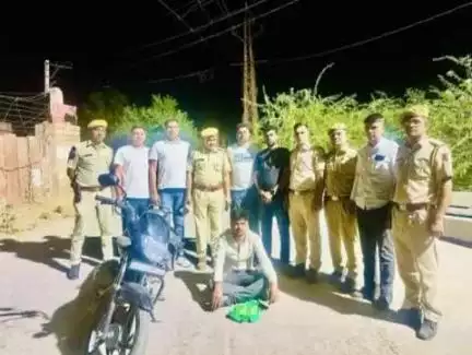 जिला विशेष टीम (डी.एस.टी.) जोधपुर पूर्व व पुलिस थाना मण्डोर की अवैध मादक पदार्थ के खिलाफ बडी कार्यवाही।

नशे का सौदागर ईनामी अपराधी चढा डी.एस.टी. जोधपुर पूर्व के हत्थे।