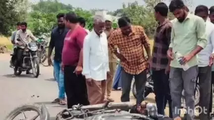 మేడిపల్లి: కొండాపూర్‌ గ్రామ శివారులో రెండు ద్విచక్ర వాహనాలు ఢీకొనడంతో పలువురికి గాయాలు