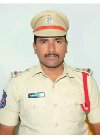 మునగాల: రైతులు పశువులను మేతకు రోడ్డుపైకి వదలొద్దు: మునగాల ఎస్‌ఐ ప్రవీణ్ కుమార్