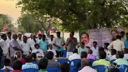 ஆற்காடு: ஆற்காடு நகரில் அதிமுக பூத் கமிட்டி ஆலோசனைக் கூட்டம் முன்னாள் அமைச்சர் பங்கேற்பு