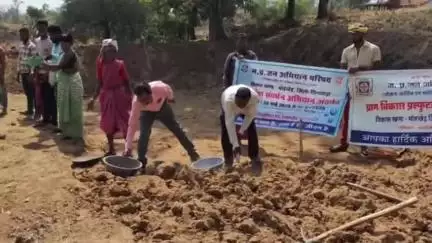 मोहखेड़: ग्राम बेलखेड़ा में तालाब निर्माण के लिए श्रमदान और पानी के महत्व पर संवाद कार्यक्रम आयोजित