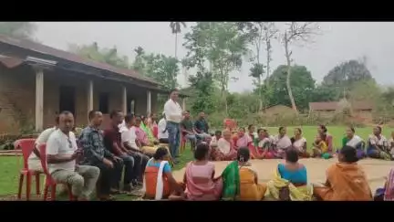 দুধনৈ: শালপাৰাত এন ডি এৰ প্ৰাৰ্থী ববিতা বেগমৰ হৈ নিৰ্বাচনী প্ৰচাৰ চলায় প্ৰাক্তন বিধায়ক দীপক কুমাৰ ৰাভাই