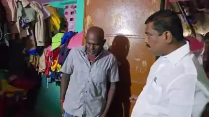விளாத்திகுளம்: குறளையம்பட்டி கிராமத்தில் மின்னல் தாக்கி உயிரிழத்த மாணவியின் குடும்பத்திற்கு நிதி உதவி வழங்கிய எம்எல்ஏ