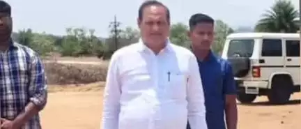 ଟିଟିଲାଗଡ: ଦାବଯୋରି ଗାଁ ର ରାସ୍ତାର ପୋଲଭାଙ୍ଗିବା ଖବରପ୍ରସାରଣ ପରେ,ବିଧାୟକଙ୍କ ମହାନତା ପଠାଇଲେ ତାଙ୍କ ପ୍ରତିନିଧିଙ୍କୁ ଏବଂ ନିର୍ମାଣ ପାଇଁ ଦେଲେ ଆଦେଶ