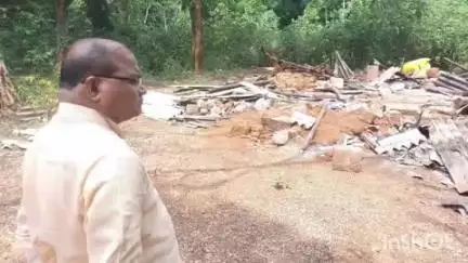 ಬೈಂದೂರು: ಕೊಲ್ಲೂರು ಕೊರಗ ಸಮುದಾಯದ ಮನೆ ಧ್ವಂಸ ಪ್ರಕರಣ, ಮಾಜಿ ಶಾಸಕ ಕೆ. ಗೋಪಾಲ ಪೂಜಾರಿ ಭೇಟಿ, ಪರಿಶೀಲನೆ