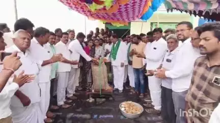 సంగెం: సంగెం మండల కేంద్రంలో పిఎసిఎస్ ఆధ్వర్యంలో ఏర్పాటుచేసిన వరి ధాన్యం కొనుగోలు కేంద్రాన్ని ప్రారంభించిన పరకాల ఎమ్మెల్యే
