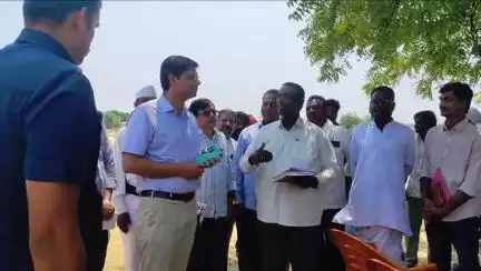 నిజాంసాగర్: గోర్గల్ గ్రామంలో వరి కొనుగోలు కేంద్రాన్ని సందర్శించిన జిల్లా కలెక్టర్ ఆశిష్ సంగ్వాన్