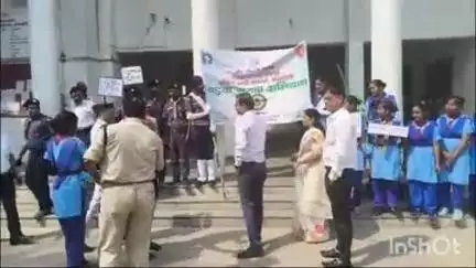रायबरेली: फिरोज गांधी डिग्री कॉलेज से सड़क सुरक्षा अभियान के तहत निकाली गई रैली, एआरटीओ प्रवर्तन ने दी जानकारी