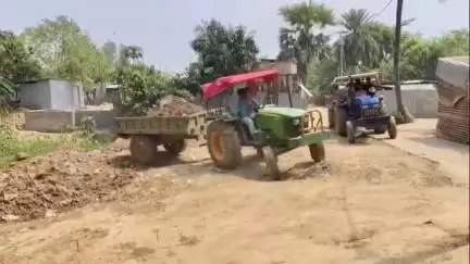 বামনগোলা: মির্জাপুর এলাকায় পুকুর ভরাটের অভিযোগ পেয়ে কাজ বন্ধ করলো ভূমি ও ভূমি সংস্কার দপ্তর