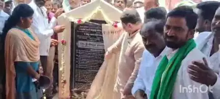 భీమదేవరపల్లి: మండలం గట్లనర్సింగపూర్ గ్రామంలో 33/11కేవీ ఉపకేంద్రం శంకుస్థాపన చేసిన మంత్రి పొన్నం ప్రభాకర్