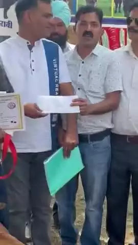 काफ रैली में अमनदीप सिंह की साहीवाल नस्ल की बिछड़ी के प्रथम स्थान ग्रहण करने पर विभाग ब जनप्रतिनिधि ने किया सम्मानित।