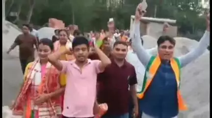 বৰভাগ: গুৱাকুছিকে ধৰি বিভিন্ন প্ৰান্তত বিজেপি মিত্ৰজোতৰ প্ৰাৰ্থী অংকিতা দেৱী গোস্বামীৰ ব্যাপক নিৰ্বাচনী প্ৰচাৰ