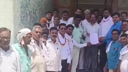 सेलू: तालुक्यातील शेतकरी व भाजपा किसान मोर्चा सेलूच्या वतीने तहसीलदारांना पिक विमा संदर्भात देण्यात आले निवेदन