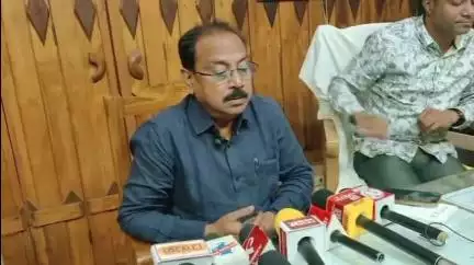 কান্দি: কান্দিতে বিভিন্ন বিষয়ে সাংবাদিকদের মুখোমুখি বহরমপুর সাংগঠনিক জেলা তৃণমূল সভাপতি তথা বিধায়ক অপূর্ব সরকার
