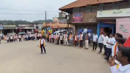 ಸೋಮವಾರಪೇಟೆ: ಕೊಡಗು ವಿ ವಿ ಉಳಿಸುವಂತೆ ಒತ್ತಾಯಿಸಿ, ಸೋಮವಾರಪೇಟೆಯಲ್ಲಿ ಕರಾವೆ ಯಿಂದ ಪ್ರತಿಭಟನೆ ನಡೆಯಿತು#localissue