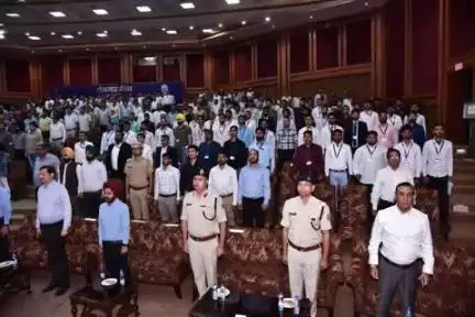 रोज़गार मेला 2025 का जम्मू संस्करण 26 अप्रैल 2025 को आयोजित किया गया। माननीय प्रधानमंत्री श्री नरेंद्र मोदी ने इस कार्यक्रम को वर्चुअली संबोधित किया और कार्यक्रम के दौरान कुल 48 उम्मीदवारों को नियुक्ति पत्र प्राप्त हुए।