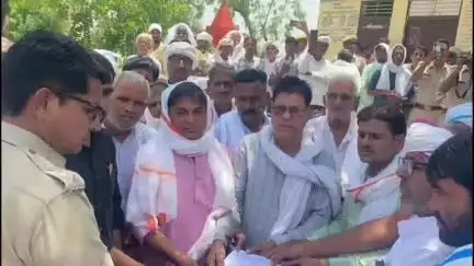 बौंली: उर्मिला देवी हत्याकांड का 8 दिन बीतने के बाद भी नहीं हुआ खुलासा, ग्रामीणों ने बामनबास थाने में दिया ज्ञापन