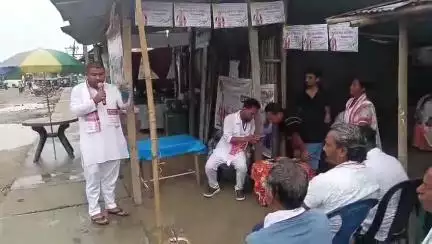 সোৱণশিৰি ভাগ: ঘিলামৰাৰ ৫ টাকৈ স্থানত কংগ্ৰেছ প্ৰাৰ্থীৰ হৈ নিৰ্বাচনী প্ৰচাৰ চলালে অসম প্ৰদেশ যুৱ কংগ্ৰেছ সাধাৰণ সম্পাদক, জিলা সভাপতিয়ে
