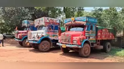 ବଡମ୍ବା: ଆଠଗଡ଼ ଉପଜିଲ୍ଲାପାଳଙ୍କ ଦ୍ବାରା ବେଆଇନ ଭାବେ ଚୋରାଚାଲାଣ ହେଉଥିବା ୩ ଟି ମାଙ୍କଡା ପଥର ଟ୍ରକ ଜବତ ।