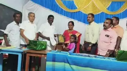 ஆலங்குளம்: பணி நிறைவு பெற்ற 10 ஆசிரியர் பெருமக்களுக்கு பாராட்டு விழா நடைபெற்றது