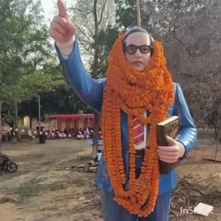 सतगावां: प्रखंड मुख्यालय स्थित बीआरसी भवन के पास बाबा साहब डॉ. भीमराव अंबेडकर की प्रतिमा का अनावरण किया गया