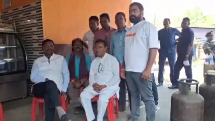 बंदगांव: कराइकेला बाजार में भाजपा एसटी मोर्चा के जिला अध्यक्ष ने पूर्व मुख्यमंत्री अर्जुन मुंडा का किया स्वागत