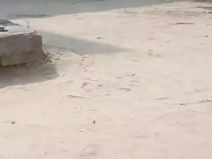 hamra ghar tuta hai ham kaha jaye ham bohot garib hamari koi nahi sunta hai hamari madat kare