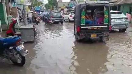 পশ্চিম নলবাৰী: এজাক বৰষুণতে পুখুৰী সদৃশ এটা পথ, চামতা মটৰ ষ্টেণ্ডৰ পথত ৰাইজৰ দুৰ্ভোগ #jansamasya