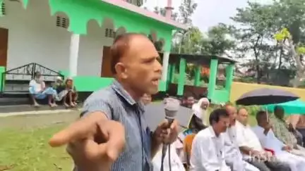 দক্ষিণ শালমাৰা: ওৱাহাব বজাৰত গৰা খহনীয়াই ভয়ংকৰ ৰূপ ধাৰণ কৰা সন্দৰ্ভত আলোচনা সভা অনুষ্ঠিত,উপস্থিত প্ৰাক্তন বিধায়ক দেৱান জয়নাল আবেদিন