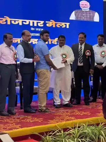 A total of 97 newly recruited candidates ceremoniously were handed over their appointment letters on 26.04.2025 during the Rozgarmela organised by Trichy Customs