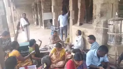 குளத்தூர்: கீரனூர் உத்தமநாதர் கோவில் உண்டியல் காணிக்கை என்னும் பணி செயல் அலுவலர் முத்துராமன் தலைமையில் நடைபெற்று வருகிறது