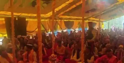 नेरवा: नेरवा में क्षेत्र की सुख-शांति के लिए भागवत कथा का आयोजन, क्षेत्र के लोग ले रहे हैं भाग