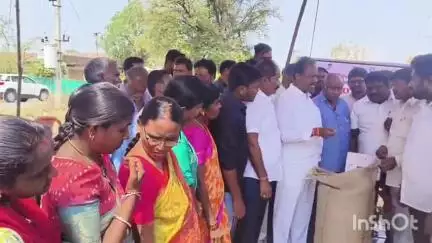 మాందారిపేట గ్రామంలోని వరి ధాన్యం కొనుగోలు కేంద్రాన్ని భూపాలపల్లి ఎమ్మెల్యే గండ్ర సత్యనారాయణ రావు