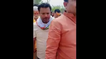 ज़ीरादेई: पिपरहीया गांव में प्रतिष्ठात्मक श्रीरुद्र महायज्ञ के लिए निकाली गई कलश यात्रा