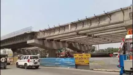 सिधौली: सिधौली बिसवां चौराहे पर बंद है ओवर ब्रिज का कार्य धीरे लोगों को हो रही समस्या
#सिधौली #ओवरब्रिज #Viral